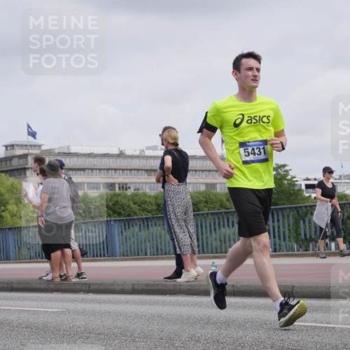 29.06.2025 - hella hamburg halbmarathon Luisa Fischer http://msf.ph/oto/8501929 29.06.2025 10:09:29 Kennedybrücke 5431, 1766, 1936, 5431, 8051, 10214 meine-sportfotos.de