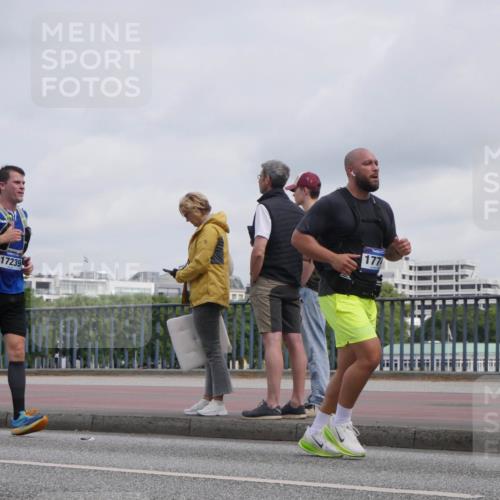 29.06.2025 - hella hamburg halbmarathon Luisa Fischer http://msf.ph/oto/8501949 29.06.2025 10:09:34 Kennedybrücke 17239, 177, 1766, 1936, 1981, 4666, 8051, 10886 meine-sportfotos.de