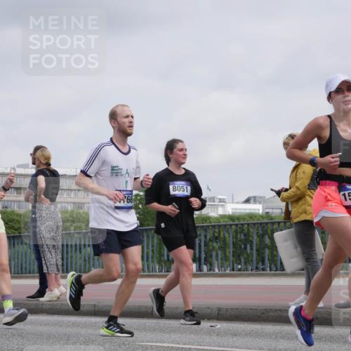 29.06.2025 - hella hamburg halbmarathon Luisa Fischer http://msf.ph/oto/8501959 29.06.2025 10:09:36 Kennedybrücke 185, 25, 188, 66, 8051, 157, 1766, 1936, 1981, 4666, 8051, 10736, 10886 meine-sportfotos.de