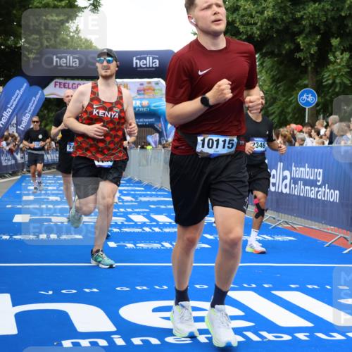 29.06.2025 - hella hamburg halbmarathon Strokosch-Dieckow http://msf.ph/oto/8501965 29.06.2025 10:52:39 Ziel 2287, 2346, 2670, 3952, 3999, 5116, 5169, 5194, 6561, 6562, 7475, 8172, 9739, 9869, 10115, 11459, 11689, 12450, 12482, 13051, 13301, 14122, 14805, 15001, 16467, 17198, 18331, 18982, 19244 meine-sportfotos.de