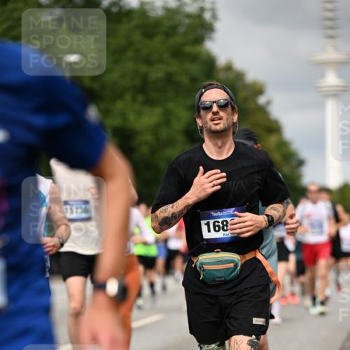 29.06.2025 - hella hamburg halbmarathon Dr. Thomas Lammeyer http://msf.ph/oto/8501970 29.06.2025 10:25:21 Kennedybrücke 1028, 1266, 1658, 2325, 2383, 2635, 2923, 2956, 2986, 3161, 3247, 3434, 3781, 3813, 4082, 4350, 5041, 5373, 5625, 5767, 6275, 6308, 7018, 7553, 7608, 8724, 8726, 8844, 9100, 9108, 9501, 10050, 10350, 10602, 11145 meine-sportfotos.de