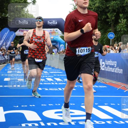 29.06.2025 - hella hamburg halbmarathon Strokosch-Dieckow http://msf.ph/oto/8501974 29.06.2025 10:52:39 Ziel 2287, 2346, 2670, 3952, 3999, 5116, 5169, 5194, 6561, 6562, 7475, 8172, 9739, 9869, 10115, 11459, 11689, 12450, 12482, 13051, 13301, 14122, 14805, 15001, 16467, 17198, 18331, 18982, 19244 meine-sportfotos.de