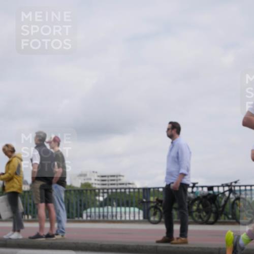 29.06.2025 - hella hamburg halbmarathon Luisa Fischer http://msf.ph/oto/8501979 29.06.2025 10:09:39 Kennedybrücke 1, 1766, 1981, 4550, 4666, 5951, 8051, 8960, 10736, 10886 meine-sportfotos.de