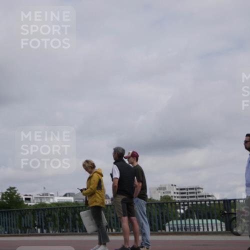 29.06.2025 - hella hamburg halbmarathon Luisa Fischer http://msf.ph/oto/8501981 29.06.2025 10:09:40 Kennedybrücke 1766, 1981, 4550, 4666, 5951, 8051, 8960, 10736, 10886 meine-sportfotos.de
