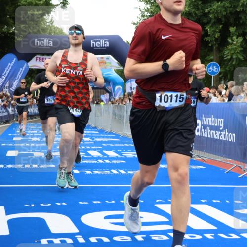 29.06.2025 - hella hamburg halbmarathon Strokosch-Dieckow http://msf.ph/oto/8501984 29.06.2025 10:52:39 Ziel 2287, 2346, 2670, 3952, 3999, 5116, 5169, 5194, 6561, 6562, 7475, 8172, 9739, 9869, 10115, 11459, 11689, 12450, 12482, 13051, 13301, 14122, 14805, 15001, 16467, 17198, 18331, 18982, 19244 meine-sportfotos.de