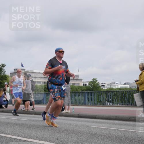 29.06.2025 - hella hamburg halbmarathon Luisa Fischer http://msf.ph/oto/8501985 29.06.2025 10:09:41 Kennedybrücke 8042, 666, 1766, 1981, 4550, 4666, 5951, 8051, 8960, 10736, 10886 meine-sportfotos.de
