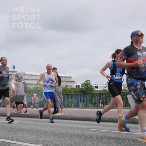 29.06.2025 - hella hamburg halbmarathon Luisa Fischer http://msf.ph/oto/8501991 29.06.2025 10:09:42 Kennedybrücke 1073, 18042, 4666, 5537, 19, 1981, 4550, 4666, 5951, 8051, 8960, 10736, 10886 meine-sportfotos.de