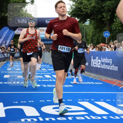 29.06.2025 - hella hamburg halbmarathon Strokosch-Dieckow http://msf.ph/oto/8501992 29.06.2025 10:52:39 Ziel 2287, 2346, 2670, 3952, 3999, 5116, 5169, 5194, 6561, 6562, 7475, 8172, 9739, 9869, 10115, 11459, 11689, 12450, 12482, 13051, 13301, 14122, 14805, 15001, 16467, 17198, 18331, 18982, 19244 meine-sportfotos.de