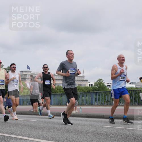 29.06.2025 - hella hamburg halbmarathon Luisa Fischer http://msf.ph/oto/8502000 29.06.2025 10:09:43 Kennedybrücke 15462, 10886, 10736, 14607, 18042, 4666, 1981, 4550, 4666, 5951, 8960, 10736, 10886 meine-sportfotos.de