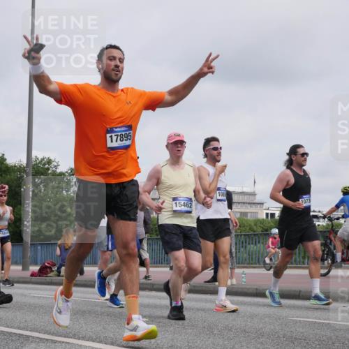 29.06.2025 - hella hamburg halbmarathon Luisa Fischer http://msf.ph/oto/8502005 29.06.2025 10:09:44 Kennedybrücke 1448, 15858, 17895, 15462, 1088, 1073, 1981, 4550, 4666, 5951, 8960, 10736, 10886 meine-sportfotos.de