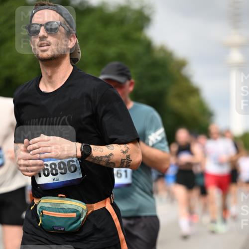 29.06.2025 - hella hamburg halbmarathon Dr. Thomas Lammeyer http://msf.ph/oto/8502013 29.06.2025 10:25:22 Kennedybrücke 1028, 1266, 1658, 2325, 2383, 2635, 2956, 2986, 3161, 3247, 3434, 3781, 3813, 4082, 4350, 5041, 5373, 5625, 5767, 6275, 6308, 7018, 7553, 7608, 8724, 8726, 8844, 9100, 9108, 9501, 10050, 10350, 10602, 11145 meine-sportfotos.de