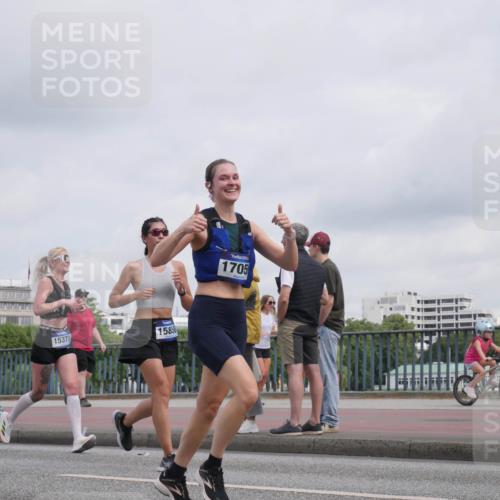 29.06.2025 - hella hamburg halbmarathon Luisa Fischer http://msf.ph/oto/8502026 29.06.2025 10:09:47 Kennedybrücke 15377, 15858, 1705, 4550, 5951, 6572, 8960, 10297, 10736, 10886 meine-sportfotos.de
