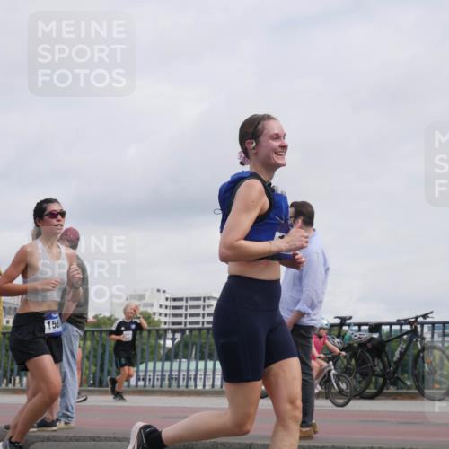 29.06.2025 - hella hamburg halbmarathon Luisa Fischer http://msf.ph/oto/8502027 29.06.2025 10:09:48 Kennedybrücke 158, 1245, 4550, 5951, 6572, 8960, 10297, 10736 meine-sportfotos.de