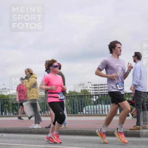 29.06.2025 - hella hamburg halbmarathon Luisa Fischer http://msf.ph/oto/8502039 29.06.2025 10:09:49 Kennedybrücke 59, 4550, 1245, 4550, 5951, 6572, 8960, 10297 meine-sportfotos.de