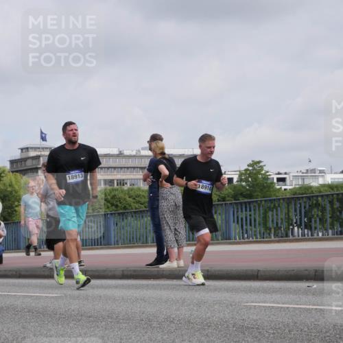 29.06.2025 - hella hamburg halbmarathon Luisa Fischer http://msf.ph/oto/8502056 29.06.2025 10:09:54 Kennedybrücke 245, 18913, 18910, 1245, 6314, 6572, 6664, 9560, 10212, 10297 meine-sportfotos.de