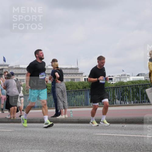 29.06.2025 - hella hamburg halbmarathon Luisa Fischer http://msf.ph/oto/8502059 29.06.2025 10:09:54 Kennedybrücke 1245, 18913, 891, 1245, 6314, 6572, 6664, 9560, 10212, 10297 meine-sportfotos.de