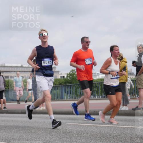 29.06.2025 - hella hamburg halbmarathon Luisa Fischer http://msf.ph/oto/8502078 29.06.2025 10:09:56 Kennedybrücke 6572, 10297, 1245, 6314, 6572, 6664, 9560, 10212, 10297 meine-sportfotos.de