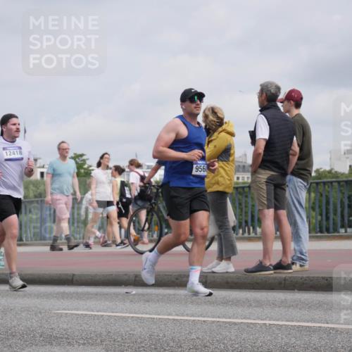 29.06.2025 - hella hamburg halbmarathon Luisa Fischer http://msf.ph/oto/8502084 29.06.2025 10:10:00 Kennedybrücke 12418, 9560, 1245, 6314, 6664, 9560, 10212, 10297 meine-sportfotos.de