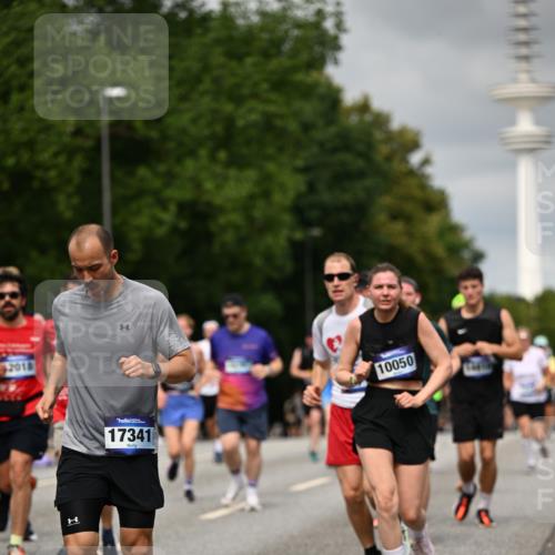 29.06.2025 - hella hamburg halbmarathon Dr. Thomas Lammeyer http://msf.ph/oto/8502086 29.06.2025 10:25:25 Kennedybrücke 1028, 1266, 1658, 2325, 2383, 2635, 2956, 2986, 3247, 3434, 3813, 4082, 4350, 4786, 5041, 5373, 5395, 5625, 5767, 6275, 6308, 7018, 7553, 7608, 7781, 8095, 8726, 8844, 9100, 9108, 9501, 9624, 10050, 10602, 10874 meine-sportfotos.de
