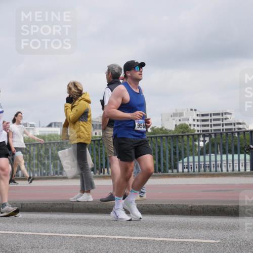29.06.2025 - hella hamburg halbmarathon Luisa Fischer http://msf.ph/oto/8502088 29.06.2025 10:10:00 Kennedybrücke 12418, 956, 1245, 6314, 6664, 9560, 10212, 10297 meine-sportfotos.de