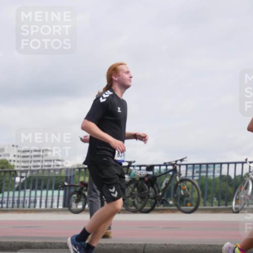 29.06.2025 - hella hamburg halbmarathon Luisa Fischer http://msf.ph/oto/8502110 29.06.2025 10:10:03 Kennedybrücke 6314, 6664, 9560, 10212 meine-sportfotos.de