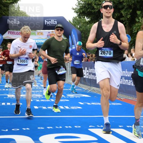 29.06.2025 - hella hamburg halbmarathon Strokosch-Dieckow http://msf.ph/oto/8502117 29.06.2025 10:52:35 Ziel 2346, 2670, 3715, 3952, 3999, 5116, 6561, 6562, 7232, 7475, 9145, 9739, 9869, 10115, 11459, 11689, 12450, 12482, 13051, 13301, 14122, 14561, 15001, 15980, 18982 meine-sportfotos.de