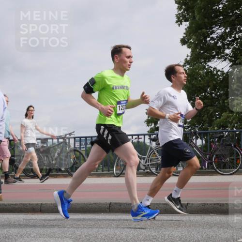 29.06.2025 - hella hamburg halbmarathon Luisa Fischer http://msf.ph/oto/8502124 29.06.2025 10:10:05 Kennedybrücke 1237, 4502, 6314, 6664, 10212 meine-sportfotos.de