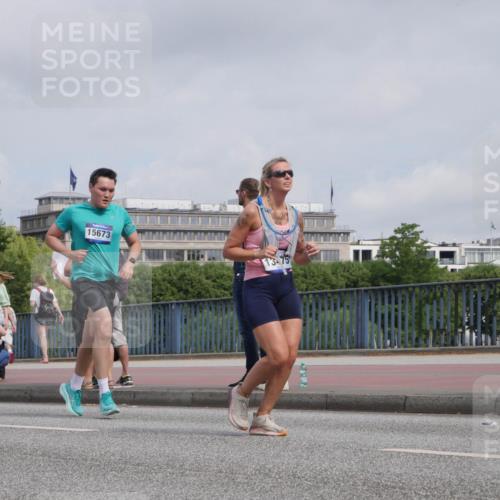 29.06.2025 - hella hamburg halbmarathon Luisa Fischer http://msf.ph/oto/8502127 29.06.2025 10:10:09 Kennedybrücke 15673, 13475, 4502 meine-sportfotos.de