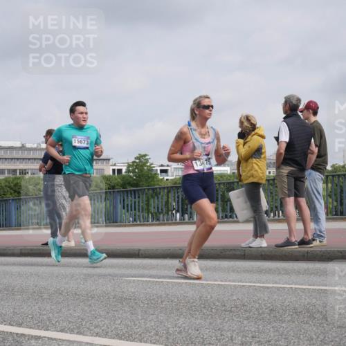 29.06.2025 - hella hamburg halbmarathon Luisa Fischer http://msf.ph/oto/8502135 29.06.2025 10:10:09 Kennedybrücke 15673, 13475, 4502 meine-sportfotos.de