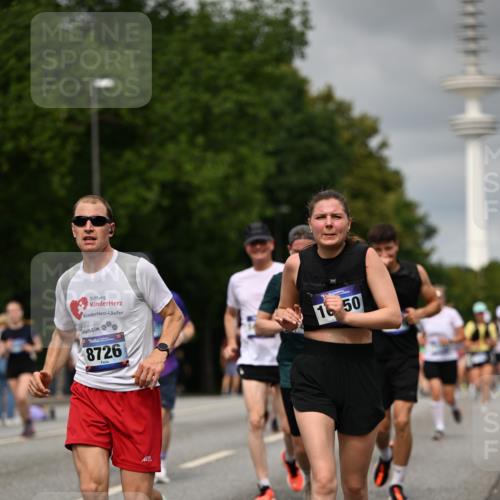 29.06.2025 - hella hamburg halbmarathon Dr. Thomas Lammeyer http://msf.ph/oto/8502137 29.06.2025 10:25:26 Kennedybrücke 1028, 1266, 1658, 2325, 2383, 2635, 2956, 2986, 3247, 3434, 3813, 4082, 4350, 4786, 5041, 5061, 5373, 5395, 5625, 5767, 6275, 6308, 7018, 7522, 7553, 7608, 7781, 8095, 8726, 8844, 9100, 9108, 9501, 9624, 10050, 10602, 10874 meine-sportfotos.de
