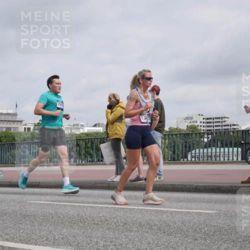 29.06.2025 - hella hamburg halbmarathon Luisa Fischer http://msf.ph/oto/8502141 29.06.2025 10:10:10 Kennedybrücke 15673, 13475, 4502 meine-sportfotos.de