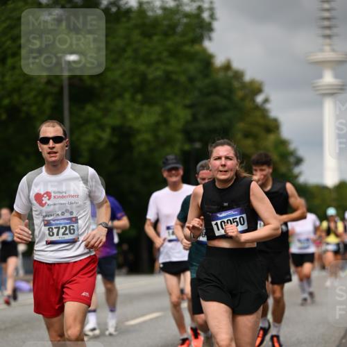 29.06.2025 - hella hamburg halbmarathon Dr. Thomas Lammeyer http://msf.ph/oto/8502142 29.06.2025 10:25:26 Kennedybrücke 1028, 1266, 1658, 2325, 2383, 2635, 2956, 2986, 3247, 3434, 3813, 4082, 4350, 4786, 5041, 5061, 5373, 5395, 5625, 5767, 6275, 6308, 7018, 7522, 7553, 7608, 7781, 8095, 8726, 8844, 9100, 9108, 9501, 9624, 10050, 10602, 10874 meine-sportfotos.de