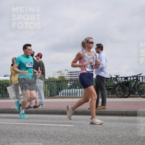 29.06.2025 - hella hamburg halbmarathon Luisa Fischer http://msf.ph/oto/8502144 29.06.2025 10:10:10 Kennedybrücke 15673, 3475, 4502 meine-sportfotos.de
