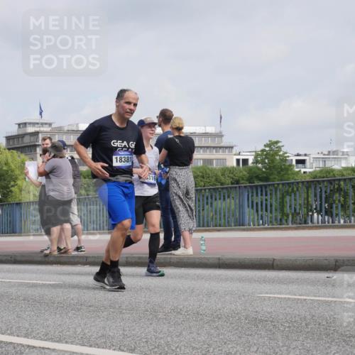 29.06.2025 - hella hamburg halbmarathon Luisa Fischer http://msf.ph/oto/8502149 29.06.2025 10:10:13 Kennedybrücke 18381, 316, 4502, 5287, 5807, 10703 meine-sportfotos.de