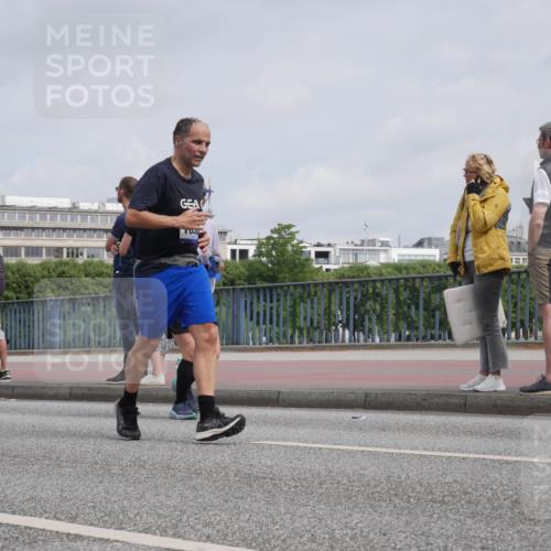 29.06.2025 - hella hamburg halbmarathon Luisa Fischer http://msf.ph/oto/8502155 29.06.2025 10:10:13 Kennedybrücke 4502, 5287, 5807, 10703 meine-sportfotos.de