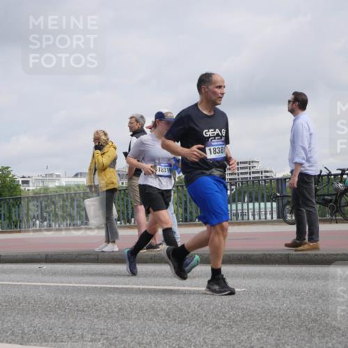 29.06.2025 - hella hamburg halbmarathon Luisa Fischer http://msf.ph/oto/8502169 29.06.2025 10:10:14 Kennedybrücke 18316, 1838, 4502, 5287, 5807, 10703 meine-sportfotos.de