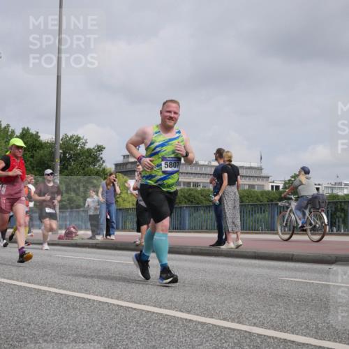 29.06.2025 - hella hamburg halbmarathon Luisa Fischer http://msf.ph/oto/8502173 29.06.2025 10:10:21 Kennedybrücke 6692, 5845, 1070, 5807, 5287, 5807, 5845, 5926, 10283, 10703 meine-sportfotos.de