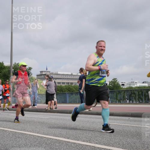 29.06.2025 - hella hamburg halbmarathon Luisa Fischer http://msf.ph/oto/8502174 29.06.2025 10:10:21 Kennedybrücke 5845, 5801, 5287, 5807, 5845, 5926, 10283, 10703 meine-sportfotos.de