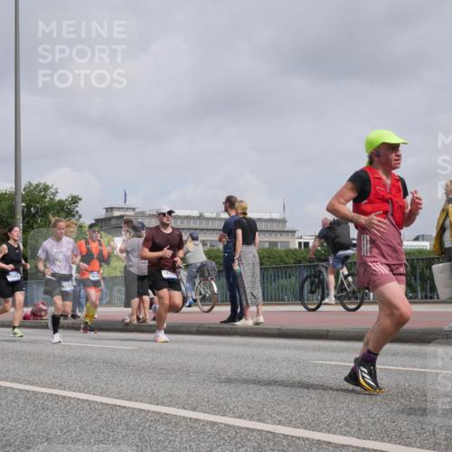 29.06.2025 - hella hamburg halbmarathon Luisa Fischer http://msf.ph/oto/8502182 29.06.2025 10:10:22 Kennedybrücke 16692, 5845, 11114, 16554, 1070, 5287, 5807, 5845, 5926, 10283, 10703 meine-sportfotos.de