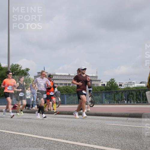 29.06.2025 - hella hamburg halbmarathon Luisa Fischer http://msf.ph/oto/8502185 29.06.2025 10:10:23 Kennedybrücke 16692, 5845, 1111, 165, 5287, 5807, 5845, 5926, 6517, 7503, 10283, 10703 meine-sportfotos.de