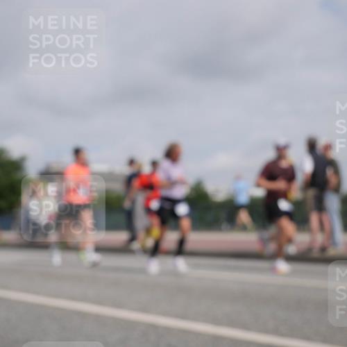 29.06.2025 - hella hamburg halbmarathon Luisa Fischer http://msf.ph/oto/8502192 29.06.2025 10:10:24 Kennedybrücke 5287, 5807, 5845, 5926, 6517, 7503, 10283, 10703 meine-sportfotos.de