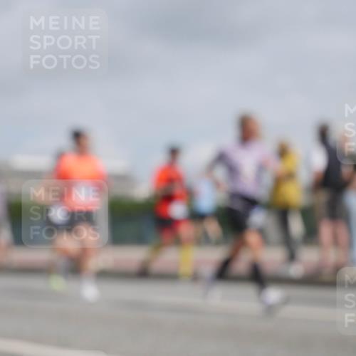 29.06.2025 - hella hamburg halbmarathon Luisa Fischer http://msf.ph/oto/8502194 29.06.2025 10:10:24 Kennedybrücke 5287, 5807, 5845, 5926, 6517, 7503, 10283, 10703 meine-sportfotos.de