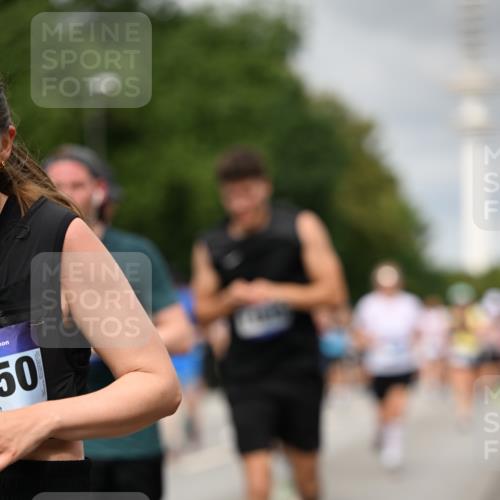 29.06.2025 - hella hamburg halbmarathon Dr. Thomas Lammeyer http://msf.ph/oto/8502208 29.06.2025 10:25:29 Kennedybrücke 1028, 1266, 1658, 2271, 2383, 2635, 2956, 3122, 3247, 3434, 3813, 4350, 4786, 5041, 5061, 5373, 5395, 5625, 5767, 5957, 7018, 7228, 7522, 7553, 7608, 7781, 8095, 8726, 8844, 9100, 9108, 9501, 9624, 10050, 10602, 10874 meine-sportfotos.de