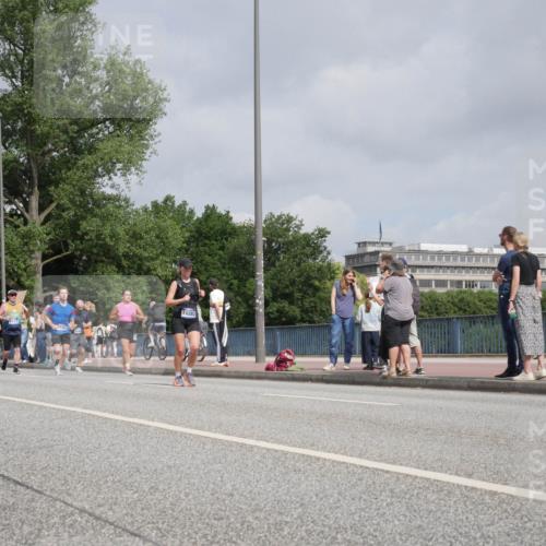 29.06.2025 - hella hamburg halbmarathon Luisa Fischer http://msf.ph/oto/8502210 29.06.2025 10:10:26 Kennedybrücke 5926, 10283, 5845, 5926, 6517, 7503, 8585, 10283, 10700, 10703 meine-sportfotos.de