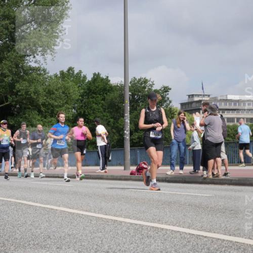 29.06.2025 - hella hamburg halbmarathon Luisa Fischer http://msf.ph/oto/8502222 29.06.2025 10:10:27 Kennedybrücke 12550, 1832, 6517, 18218, 5926, 10283, 4262, 5845, 5926, 6517, 6833, 7503, 8585, 10283, 10700 meine-sportfotos.de