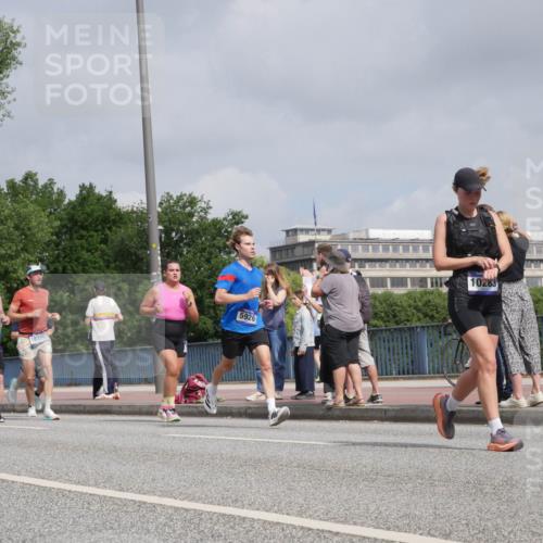29.06.2025 - hella hamburg halbmarathon Luisa Fischer http://msf.ph/oto/8502232 29.06.2025 10:10:29 Kennedybrücke 4262, 6517, 18325, 5926, 10283, 1993, 4262, 5926, 6517, 6518, 6833, 7503, 8585, 10283, 10700 meine-sportfotos.de