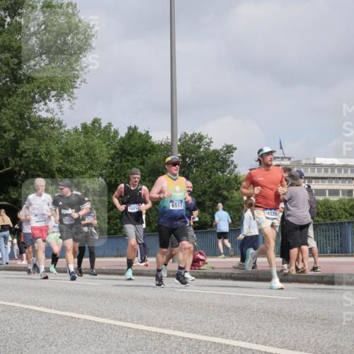 29.06.2025 - hella hamburg halbmarathon Luisa Fischer http://msf.ph/oto/8502245 29.06.2025 10:10:31 Kennedybrücke 18218, 12789, 10700, 12550, 1576, 6517, 18325, 1993, 4262, 5242, 5926, 6517, 6518, 6707, 6713, 6715, 6833, 7503, 8585, 10283, 10700 meine-sportfotos.de