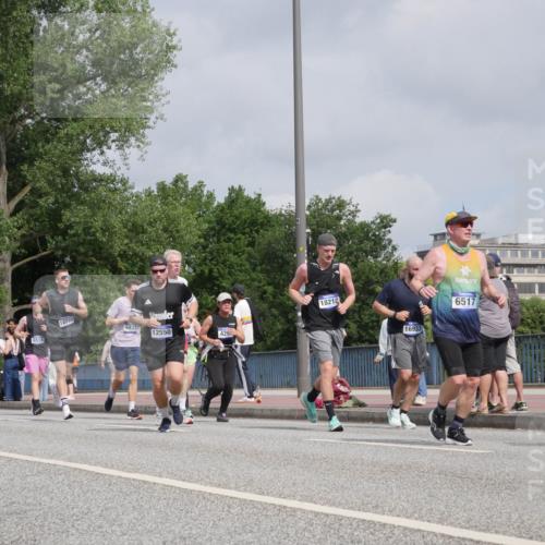 29.06.2025 - hella hamburg halbmarathon Luisa Fischer http://msf.ph/oto/8502250 29.06.2025 10:10:32 Kennedybrücke 6518, 12789, 6833, 12550, 426, 1821, 16933, 6517, 1993, 4262, 5242, 5926, 6517, 6518, 6707, 6713, 6715, 6833, 7503, 8585, 9967, 10283, 10700 meine-sportfotos.de