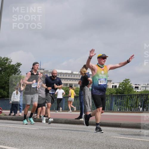 29.06.2025 - hella hamburg halbmarathon Luisa Fischer http://msf.ph/oto/8502258 29.06.2025 10:10:32 Kennedybrücke 10700, 4, 18218, 16933, 6517, 1993, 4262, 5242, 5926, 6517, 6518, 6707, 6713, 6715, 6833, 7503, 8585, 9967, 10283, 10700 meine-sportfotos.de