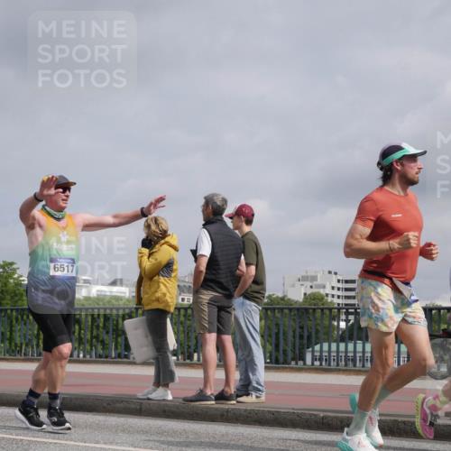 29.06.2025 - hella hamburg halbmarathon Luisa Fischer http://msf.ph/oto/8502262 29.06.2025 10:10:33 Kennedybrücke 6517, 1993, 4262, 5242, 5926, 6517, 6518, 6707, 6713, 6715, 6833, 7503, 8585, 9967, 10283, 10700 meine-sportfotos.de